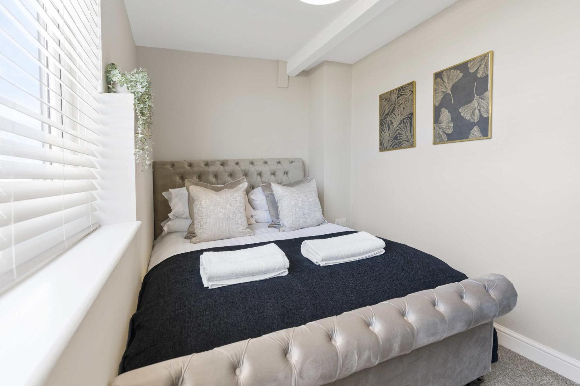 The Park Road Suites By Stamp Sa Blackpool Room photo