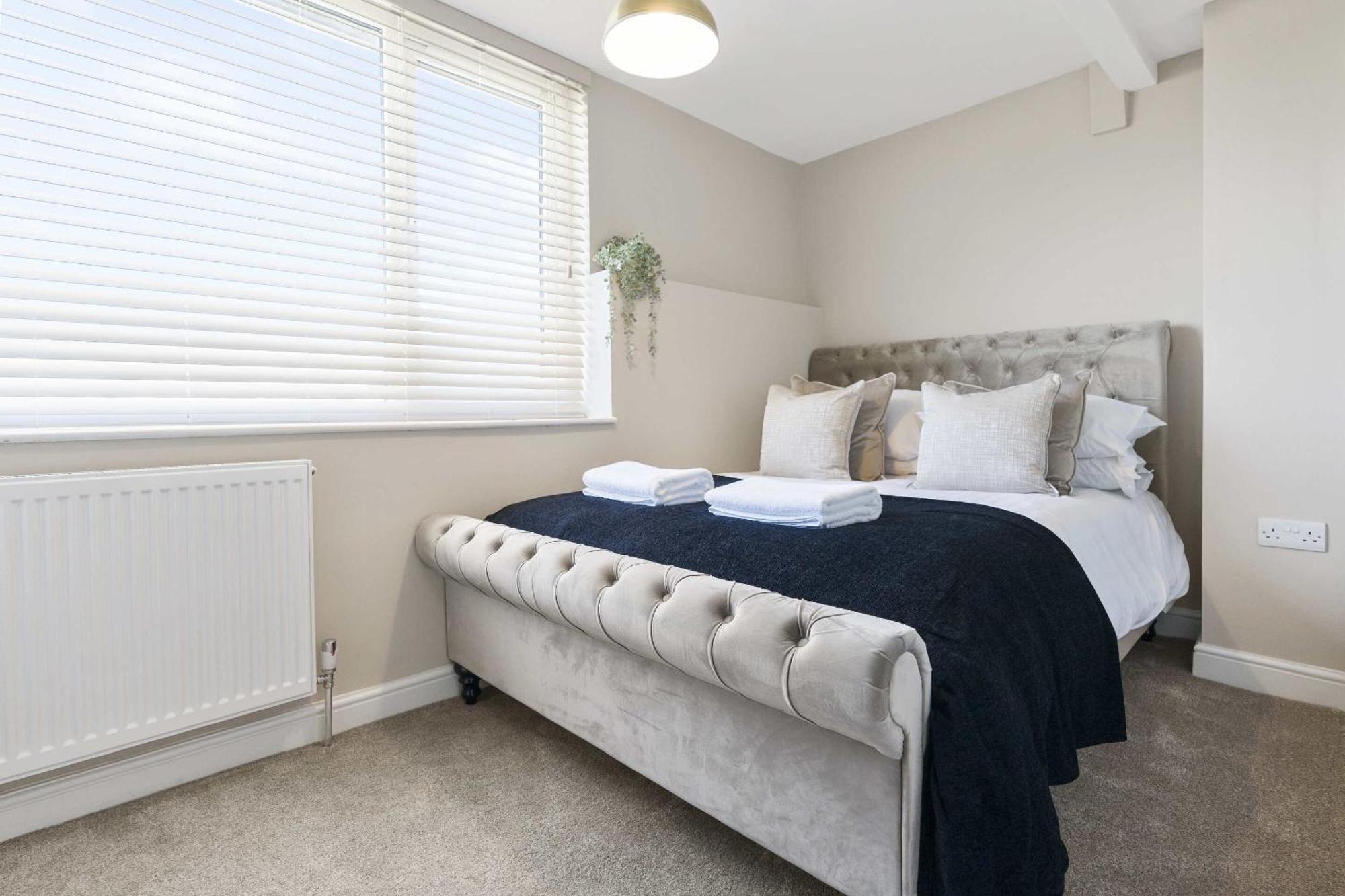 The Park Road Suites By Stamp Sa Blackpool Room photo